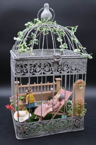 Diorama en cage ou lanterne - « Scène animée », personnage en com...
