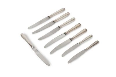 Important lots de 32 couteaux en métal argenté, lame en inox