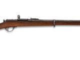 un fusil avec un canon en bois sur fond blanc
