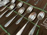 many spoons and spoon spoons laid out on a table