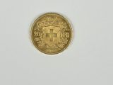 l'image d'une pièce d'or posée sur une surface blanche