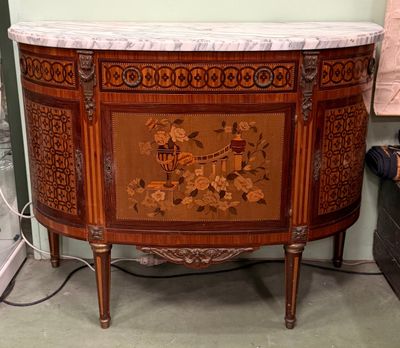 Commode demi-lune en marqueterie à décor de paniers fleuris … - Photo 1