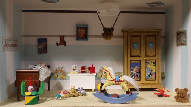 Diorama. Composition miniature, dans une vitrine en bois, vitre e...