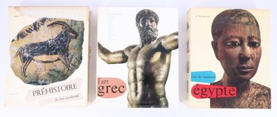 trois livres sur fond blanc, avec la photo d'un homme et d'une femme