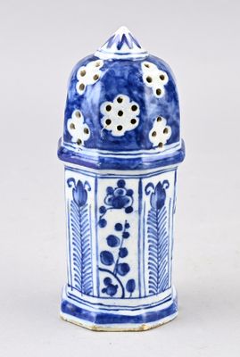 une salière bleue et blanche décorée de fleurs