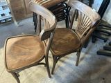 le nombre de chaises qui sont assises ensemble dans une pièce