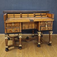 BUREAU MAZARIN d’Epoque XVIIème Siècle en placage de noyer m… (photo 2)