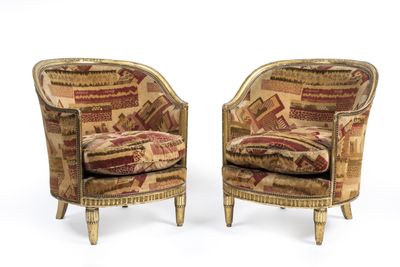 paire de fauteuils rembourrés avec coussins rembourrés