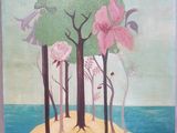 une peinture accrochée au mur représentant une plage avec des arbres et des fleurs