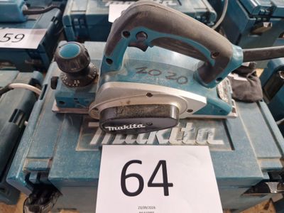 une photo d'une raboteuse filaire portant le numéro 64
