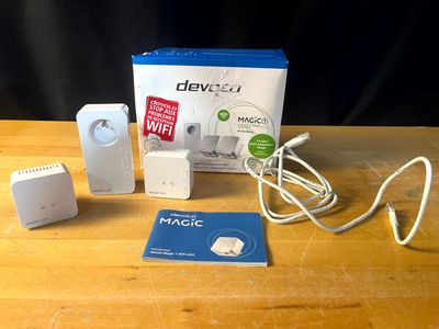 une boîte sur laquelle sont posés des gadgets en tout genre