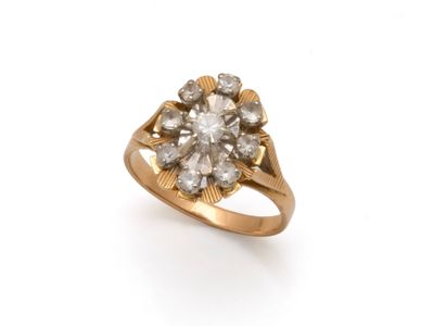 une bague ancienne à grappes de diamants