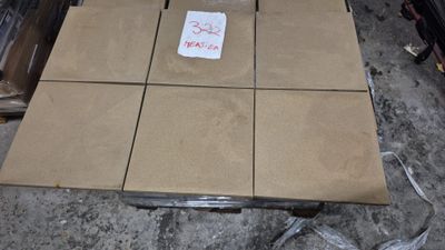 Lot d'environ 32m2 de faience .