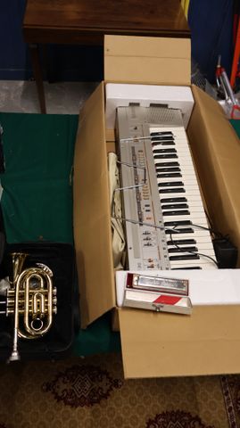 MUSIQUE – Lot comprenant 1 clavier numérique CASIO Casiotone CT-3...