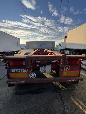 SREM FRUEHAUF 20 PIEDS Carrosserie : PTE CONT Immatriculée :…