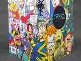 un gros plan sur une bande dessinée sur laquelle sont empilées plusieurs autres bandes dessinées