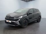 un SUV gris garé dans une pièce au sol noir