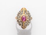 une bague en tourmaline rose et diamant