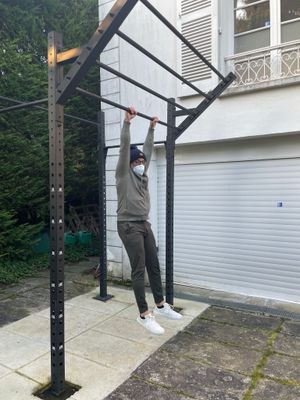 a man that is doing a pull up on a pull up bar