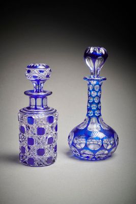 BACCARAT Flacon de toilette en cristal taillé teinté bleu - Photo 1