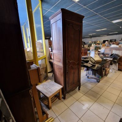 Lot comprenant une bonnetière à plusieurs essences de bois e…