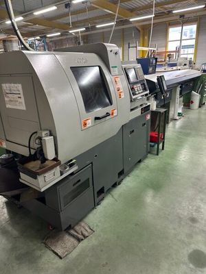 une machine qui se trouve à l'intérieur d'un bâtiment