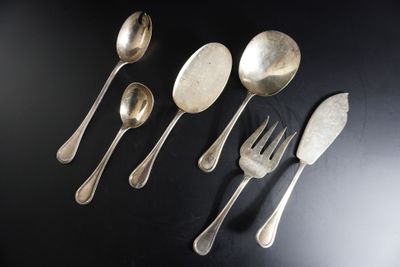 Ensemble de couverts de service en argent, modèle à filets, … - Photo 1