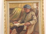 un tableau représentant un homme assis sur une chaise en train de lire un livre