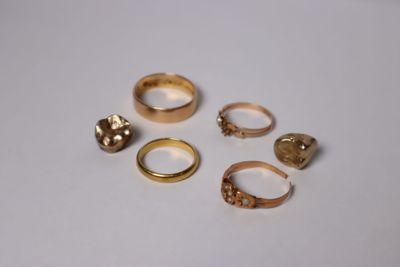 Lot de débris en or : or dentaire, bagues, alliances. - Photo 1