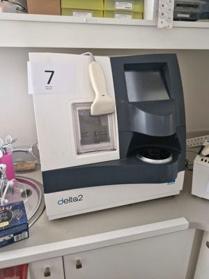 a machine that is sitting on a counter in a room