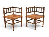 paire de chaises anciennes en bois avec assise et dossier en corde