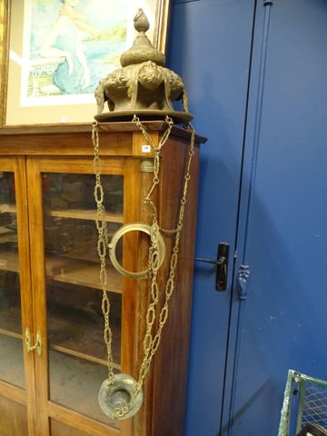 Suspension en cuivre à décor d’angelot