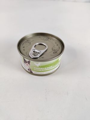 une boîte de nourriture pour chat contenant un décapsuleur
