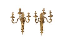Paire d'appliques murales en bronze ciselé et doré à trois b…