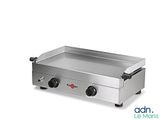 une image représentant une plaque de cuisson en acier inoxydable sur fond blanc