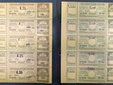 deux billets de banque portant des numéros différents