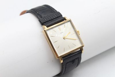 CLERC montre bracelet en or boîtier carré 24.