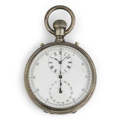 gros plan d'une montre de poche sur fond blanc