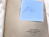un bout de papier portant une signature manuscrite