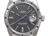 une photo d'une montre-bracelet Rolex en acier inoxydable avec un cadran noir
