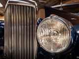 a close up of a car ' s front grill and headlight
