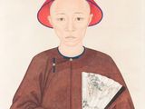 portrait d'un garçon coiffé d'un chapeau rouge, tenant un éventail et un éventail