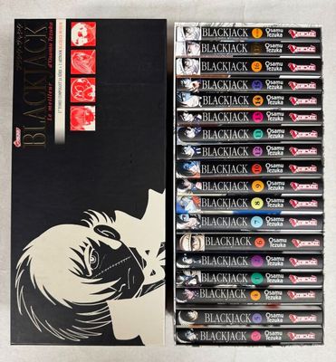 beaucoup de stylos noirs et blancs dans une boîte