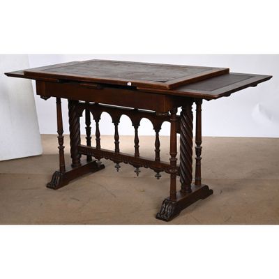 une table ancienne avec un plateau en marbre et des pieds en bois
