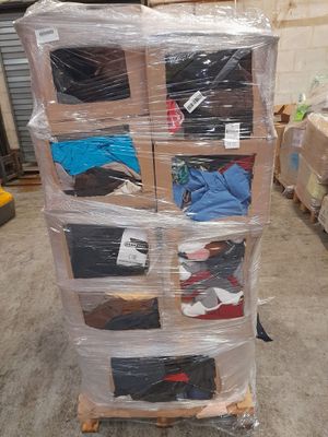 Lot DE Vetements Dont Hiver + Quelques Chaussures ET Semelle…