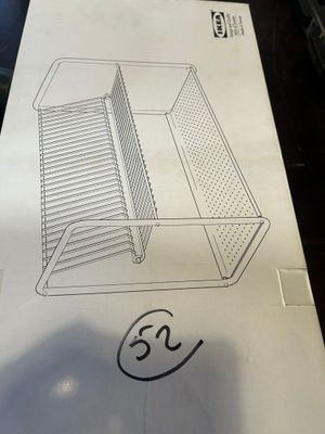 une boîte sur laquelle est dessiné un bâtiment