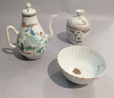 a tea pot and a bowl sitting next to each other on a table