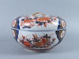 an image of a bowl with a lid on a table