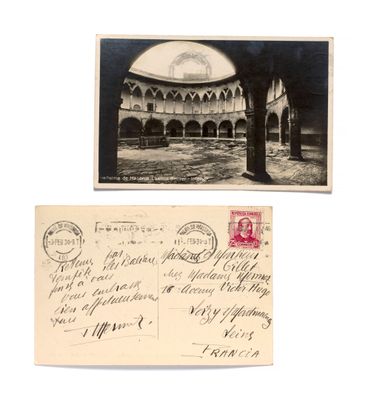une vieille carte postale représentant un bâtiment et une carte postale représentant un bâtiment