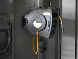 une image représentant une lampe fixée sur le côté d'un mur